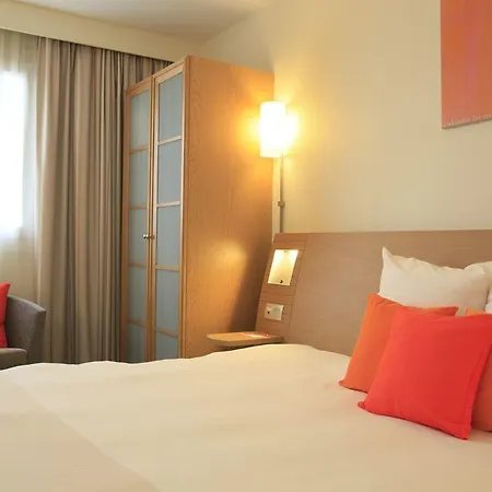 Novotel Centre Bord De Loire Hotel 4*
