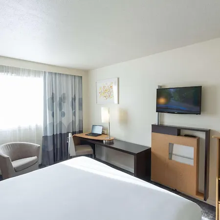 Novotel Centre Bord De Loire Hotel 4*