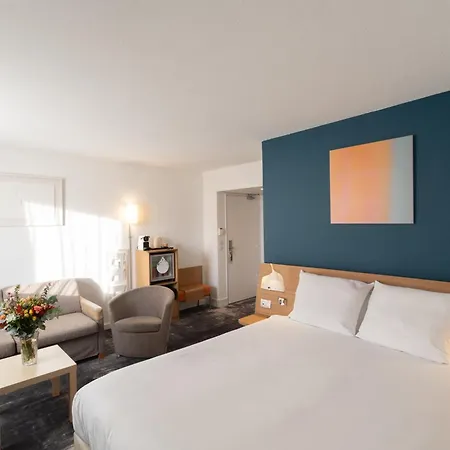 Hotel Novotel Centre Bord De Loire 4*
