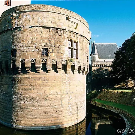 Novotel Centre Bord De Loire 4*